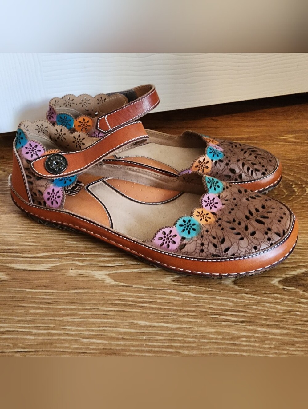 EUC L'Artiste Kysandra-Fleur Mary Jane Leather Flats Size EU 37 US 6.5-7